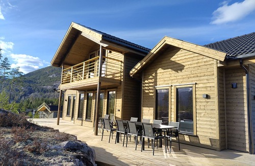 Kviteseid Villa | Lillelørdag Hytte - New luxury wooden cabin between mountains and lakes