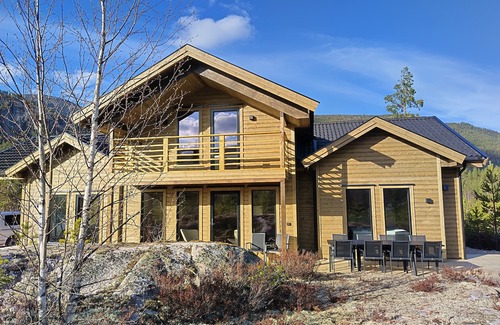 Kviteseid Villa | Lillelørdag Hytte - New luxury wooden cabin between mountains and lakes