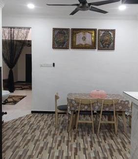 Kampung Alor Bangsa House | Lily Homestay