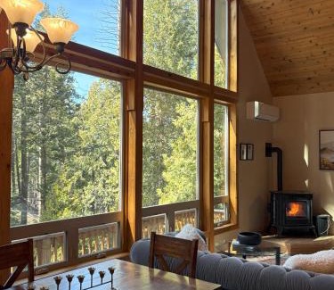 Yosemite West Ski Chalet | Lily of the Valley - Big Wall, Yosemite Day Use Reservations, Breakfast, Forest View and WiFi