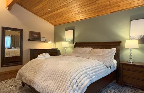 Yosemite West Ski Chalet | Lily of the Valley - Big Wall, Yosemite Day Use Reservations, Breakfast, Forest View and WiFi