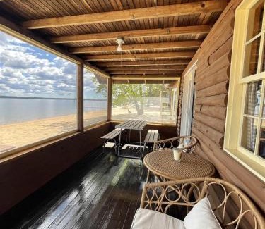 Standish Villa | LIMBERLOST LIMIT 6 cottage