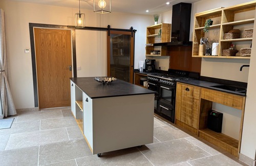Bulmer House | Lime Tree House - Sleeps 12 - Hot Tub