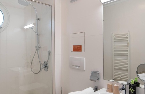 Innere Stadt Apartment | limehome Linz Friedrichstr | Suite XL seating area