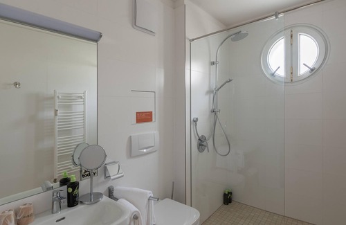Innere Stadt Apartment | limehome Linz Friedrichstr | Single Suite M