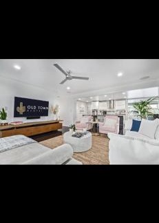 Cox Heights House | Limelight Social House - Scottsdale Designer Retreat