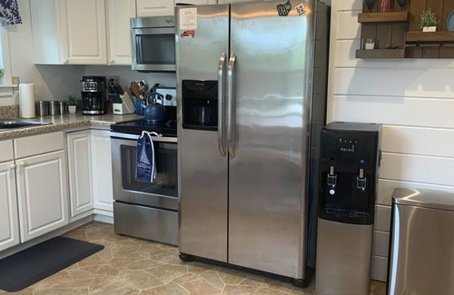 Kelleys Island House | Limestone Landing - Pool, firepit, covered patio, & more!