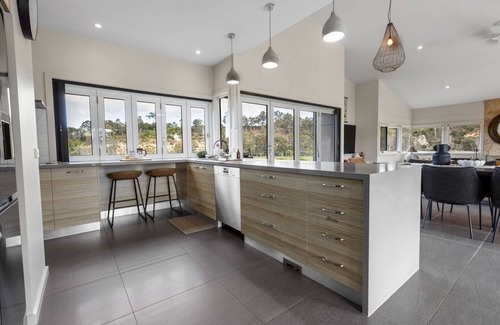 Swan Reach House | Limestone Views: Discover this farmhouse set in a bend of the Tambo River