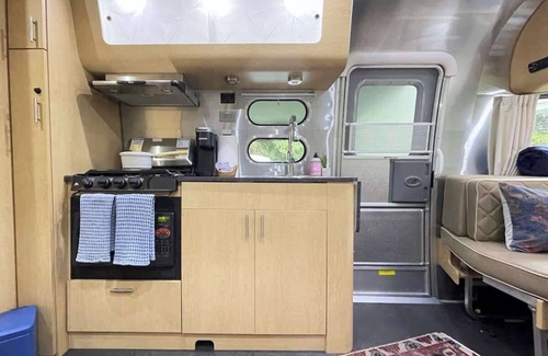 Whitemarsh Island House | Limited Edition Airstream Midway Downtown & Beach!