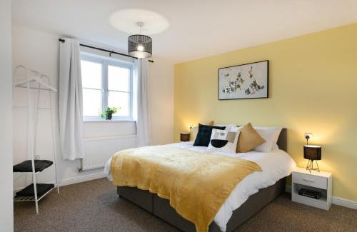 Lincoln House | Lincoln Spacious Accommodation Sleeps 6 Free Wi-Fi TV Free Parking Long Term Stay