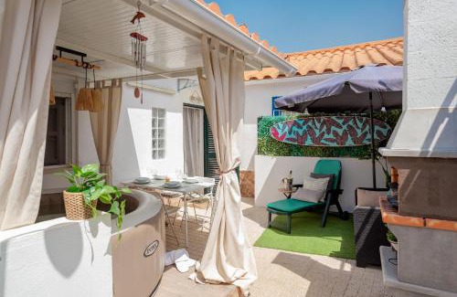 Costa de Caparica Apartment | "Linda's Guest House" Beach House with Private Patio & Hot Tub, 3 Min from the Beach