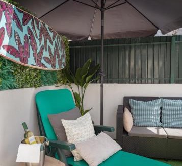 Costa de Caparica Apartment | "Linda's Guest House" Beach House with Private Patio & Hot Tub, 3 Min from the Beach