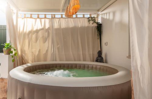 Costa de Caparica Apartment | "Linda's Guest House" Beach House with Private Patio & Hot Tub, 3 Min from the Beach