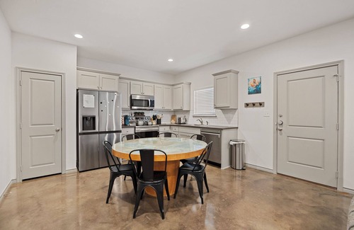 Lindale Apartment | Lindale's NEW Cozy 3BR/2BA Retreat - Minutes to I-20!