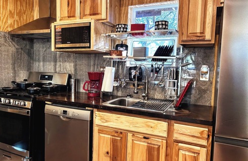 Boerne Cabin | Lindavista Deluxe Panoramic Treehouse Cabin W/Jacuzzi on 40+ Acre Sanctuary.