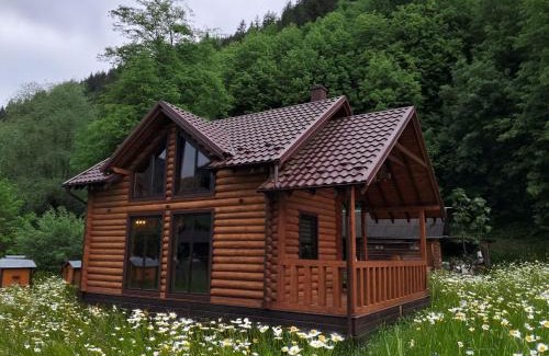 Roztoky Ski Chalet | LINDEN GROVE