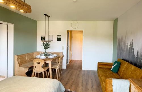 Oberreute Apartment | Lindners Hideaways - Bergnest Lodge - Bergblick Fewo 6 Pers Balkon Garten Hund Ski Unterkunft Luftkurort Oberreute nähe Buchenegger Wasserfälle Eistobel Bodensee
