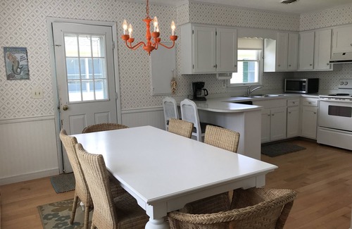 Country Club Estates Cottage | LINENS INCLUDED!*. REHOBOTH BEACH SOUTH Country Club Estates. Enjoy your vacation in this sunny and bright 3 BR 2 BA beach cottage. PET FRIENDLY