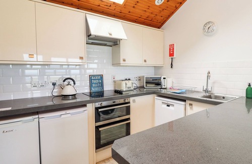 Embleton Cottage | LINKS VIEW, pet friendly, with a garden in Embleton