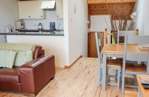 Embleton Cottage | LINKS VIEW, pet friendly, with a garden in Embleton