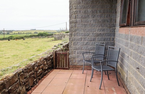 Embleton Cottage | LINKS VIEW, pet friendly, with a garden in Embleton