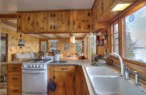Rangeley Plantation House | 🐾Linn Lakeside - Very private, rustic cottage on 400 feet of Rangeley Lake frontage, dog friendly