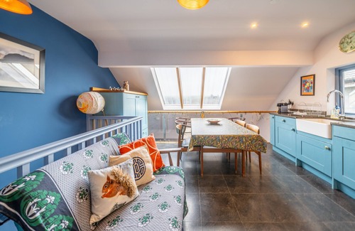 Kendal House | Linstead House - Modern Townhouse with views