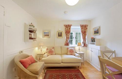 Patrixbourne House | Lion Cottage - cosy english cottage in the country with parking, patio space and in an idyllic location