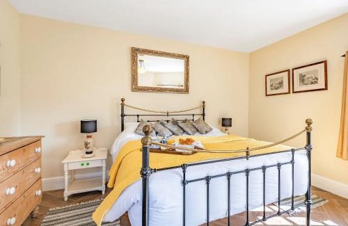 Horncastle House | Lion Gate Lodge
