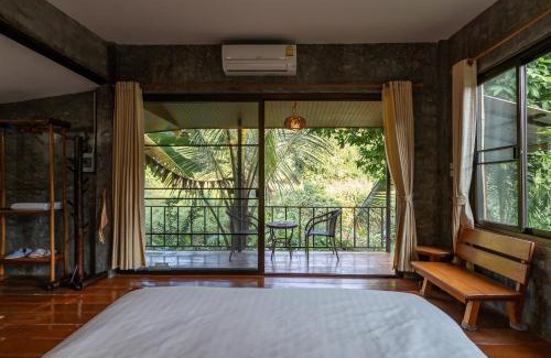 Ban Pong Bed & Breakfast | lion resort & cafe