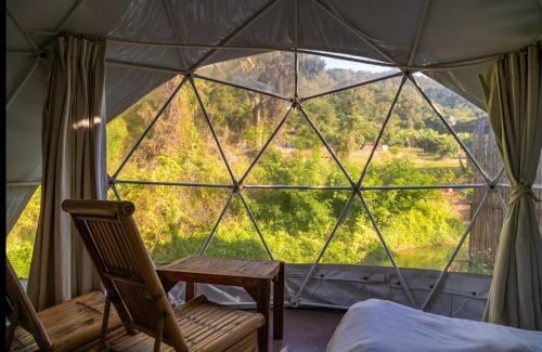 Ban Pong Bed & Breakfast | lion resort & cafe