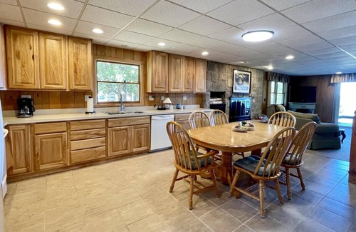 Drummond House | Lion's Den on Drummond Island