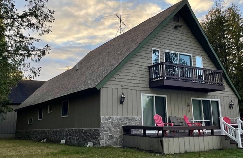 Drummond House | Lion's Den on Drummond Island