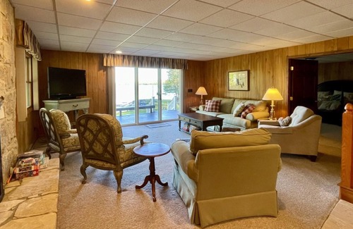 Drummond House | Lion's Den on Drummond Island