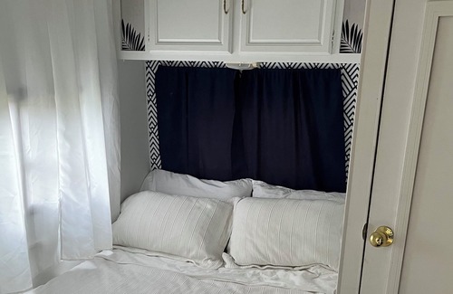 Peterborough House | Lisa's Cozy Camper Oasis In Peterborough (Pet Friendly)