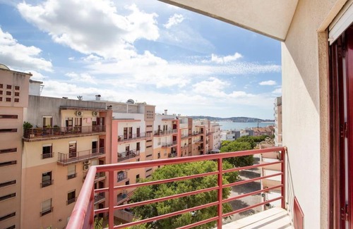 Linda-a-Velha Apartment | Lisboa Tejo Apartment @ Stay like a local at Algés