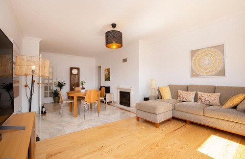 Linda-a-Velha Apartment | Lisboa Tejo Apartment @ Stay like a local at Algés