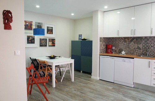 Costa de Caparica Apartment | Lisbon Beach Apartments 7. Beach 5 minutes -terrace-barbecue-pets allowed-wifi