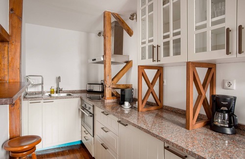Misericordia Apartment | Lisbon Cozy Nest in Santa Catarina