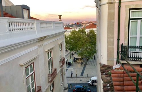 Encarnacao Apartment | LISBON DOWNTOWN APARTMENT WITH BALCONY RIVER VIEW.