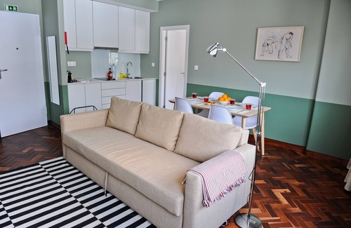 Santo Antonio Apartment | Lisbon Martini Nest by Misha's Place (6A)