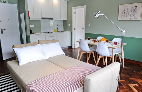 Santo Antonio Apartment | Lisbon Martini Nest by Misha's Place (6A)