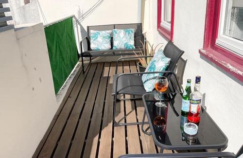 Santos Apartment | Lisbon Sun River View Balcony Apt