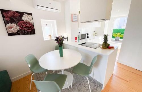 Santos Apartment | Lisbon Sun River View Balcony Apt