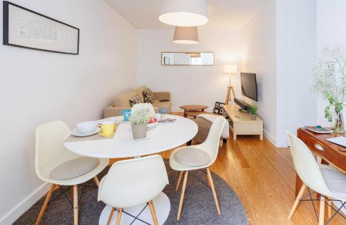 Santos Apartment | Lisbon Sunny Terrace Lapa Santos