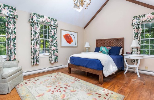 Litchfield House | LITCHFIELD CHARM! Sleeps 10, spacious country home for family gatherings.
