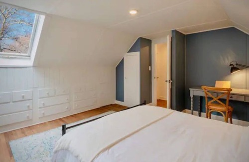 Torrington Cottage | Litchfield - Hot Tub - Mohawk Mountain - Fireplace