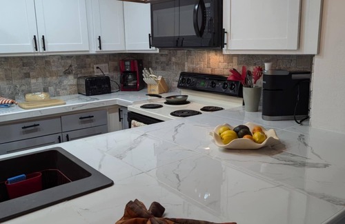 Gulf Gate Estates Apartment | Literally 3 mins from Siesta with its number 1 beaches!nLocation! Location!