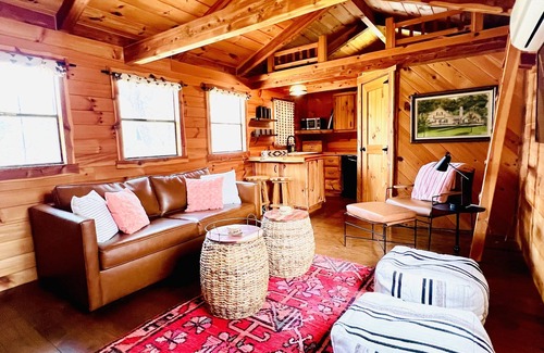 Marble Falls Cabin | Little Arrow: Cozy Getaway with Lakeside Charm!