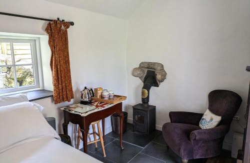 Treen Apartment | Little barn near Treen Cliffs and beach